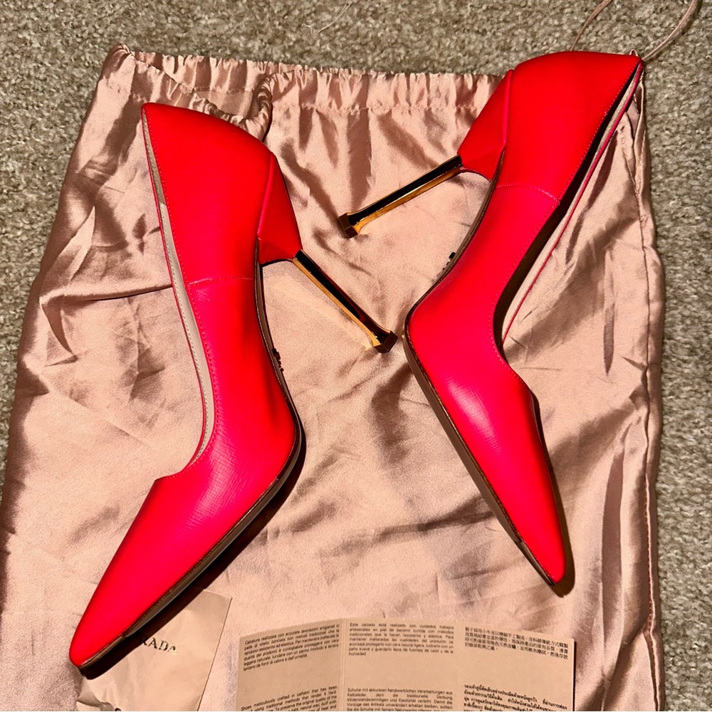 PRADA Leather Pumps - Picture 11 of 16